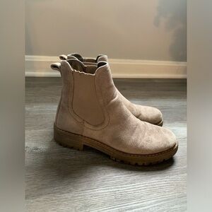 Cliffs Booties Chelsea Boots Tan Nude Beige Comfy Boots Size 7 M